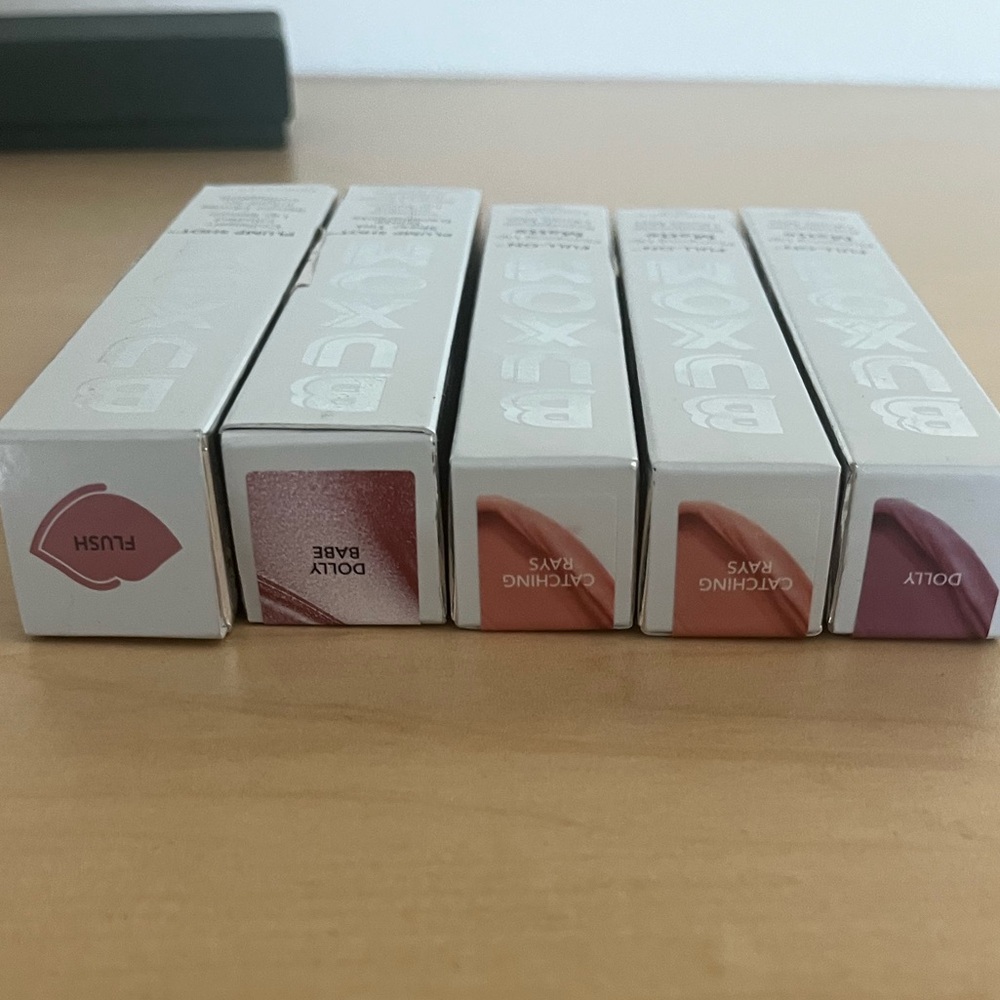 BUXOM Plump Shot Lip Serum in Plump Peach visibly plumps lips makeup - Picture 7 of 8
